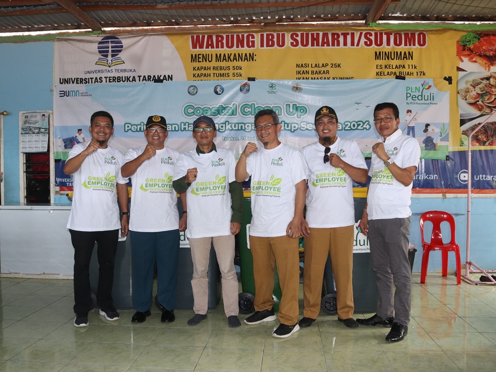 PEDULI LINGKUNGAN: Dekan FPIK UBT Rukisah, S.Pi., M.P., Ph.D, Asisten Manager Operasi, PT PLN Nusantara Power UP Kaltimra Siswadi