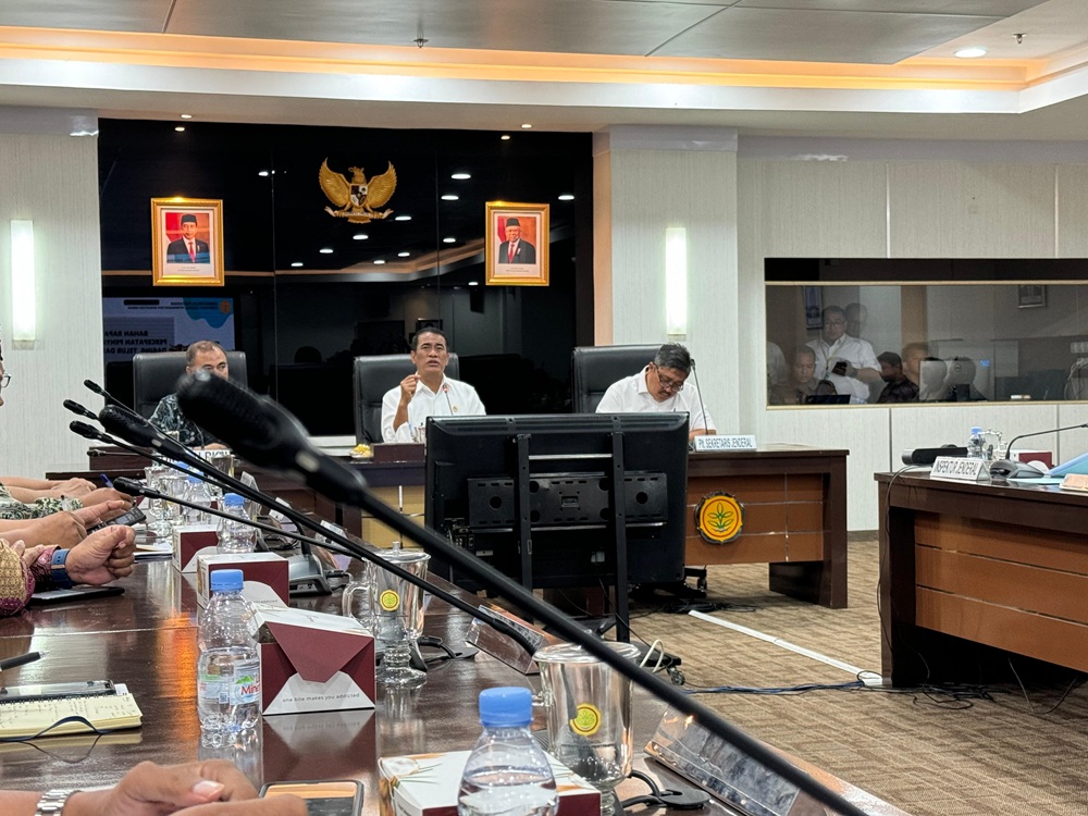 ISTIMEWA RAKOR: Mentan Andi Amran Sulaiman memimpin rapat dengan seluruh para pelaku usaha di bidang peternakan.