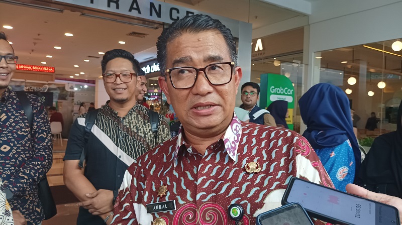 SYAHRUL/KP BELAJAR DARI DKI: Penjabat Gubernur Kaltim, Akmal Malik diwawanacarai media soal kehadiran&nbsp; BCT di Balikpapan yang menimbulkan pro-kontra.