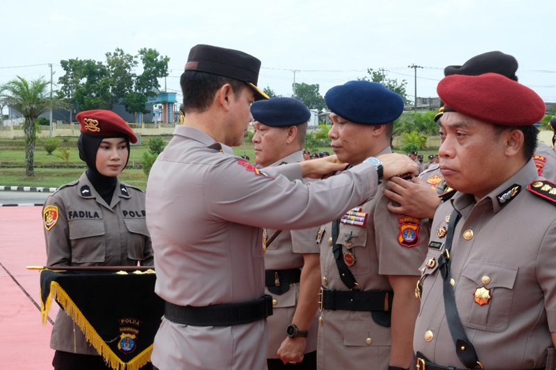 ISTIMEWA ROTASI: Kapolda Kaltara memimpin upacara sertijab 5 PJU dan 3 kapolres di Mapolda Kaltara, Selasa (23/7).