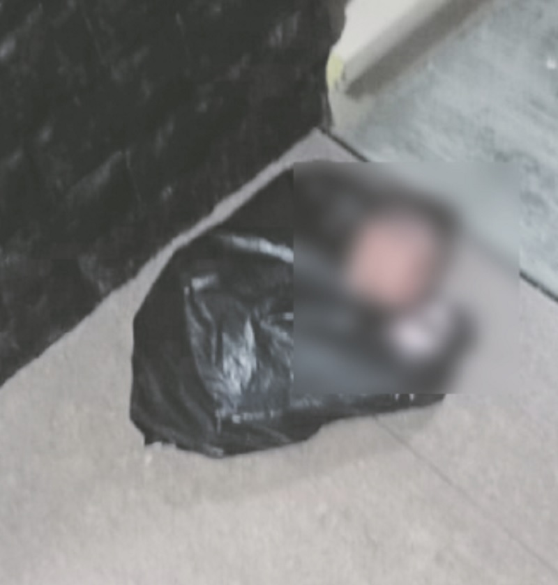 GEGER: Bayi ditemukan di rumah bidan dalam kantong plastik.