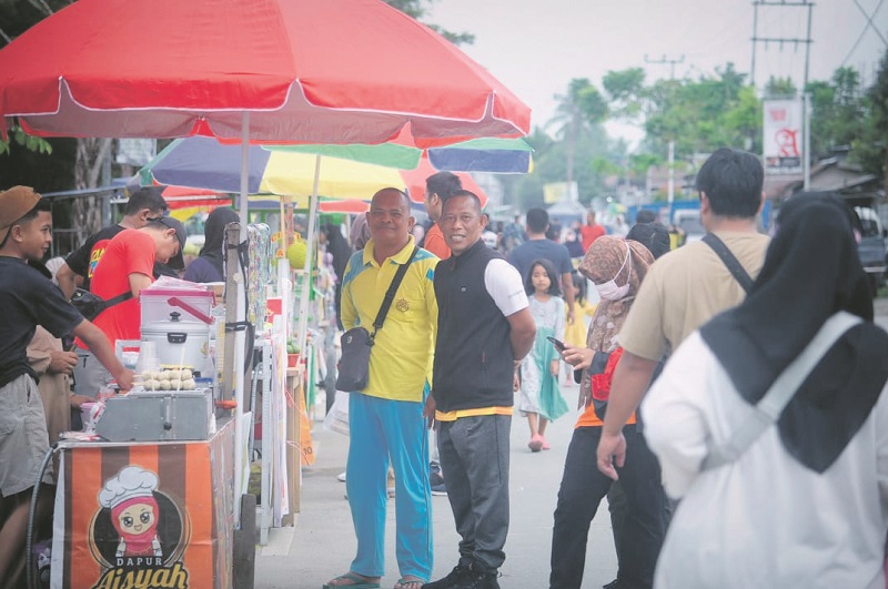 FOTO: PEDAGANG: Suasana PKL di Tanjung Selor yang tengah beraktivitas.