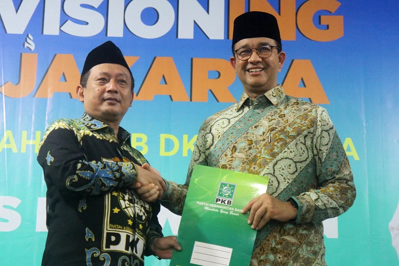 PILKADA: Gubernur DKI Jakarta periode 2017-2022 Anies Baswedan (tengah) menerima surat rekomendasi partai dari Ketua Dewan Pengurus Wilayah (DPW) PKB DKI Jakarta Hasbiallah Ilyas (kiri) disaksikan Sek
