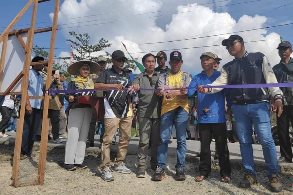 ISTIMEWA DIRESMIKAN: Bupati Bulungan, Syarwani meresmikan wisata Desa Alam Benuanta, Minggu (11/8).