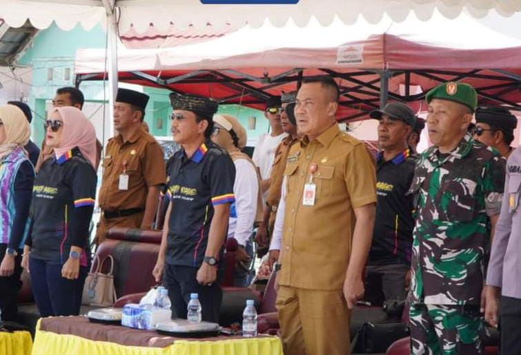 DIBUKA: Momen seremonial pembukaan Bupati Race Sungai Sesayap yang digelar di Sepala Dalung, Selasa (13/8). (IST)
