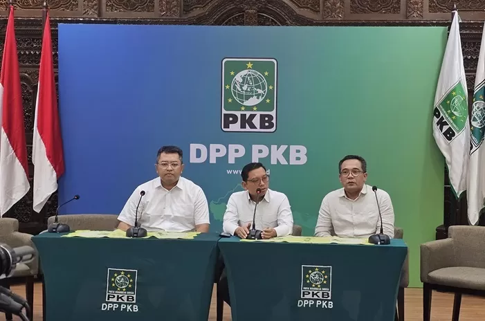 SIAP MUKTAMAR: Sekretaris Panitia Muktamar Partai Kebangkitan Bangsa (PKB) Zainul Munasichin dalam konferensi pers terkait Muktamar di DPP PKB, Jakarta. (Muhamad Ridwan/JawaPos.com)