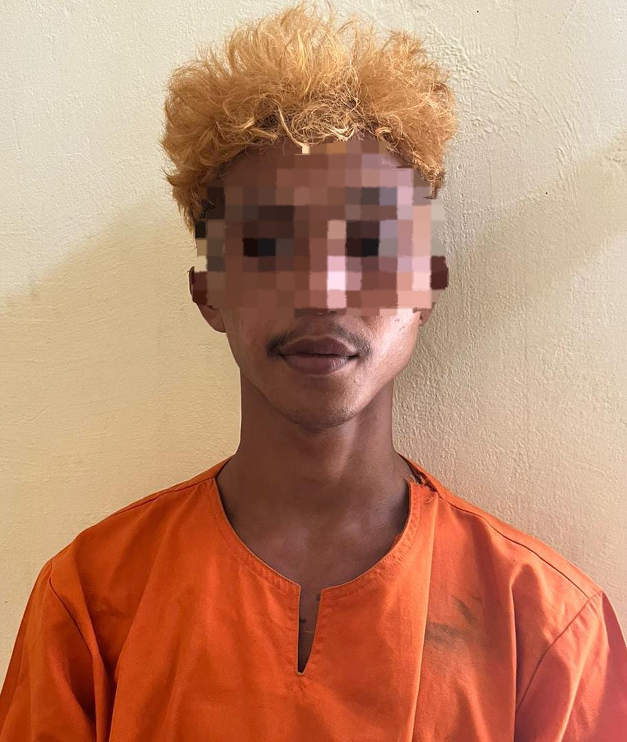 FOTO: DOK POLSEK SEBATIK BARAT DIAMANKAN: AL (21) telah diamankan di Polsek Sebatik Barat setelah dibekuk karena mencuri uang majikannya.