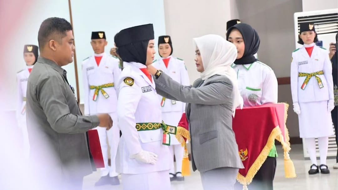 JELANG HUT: Pasukan pengibar bendera pusaka (paskibraka) Nunukan dikukuhkan Bupati Nunukan Hj. Asmin Laura Hafid, Kamis (15/8).