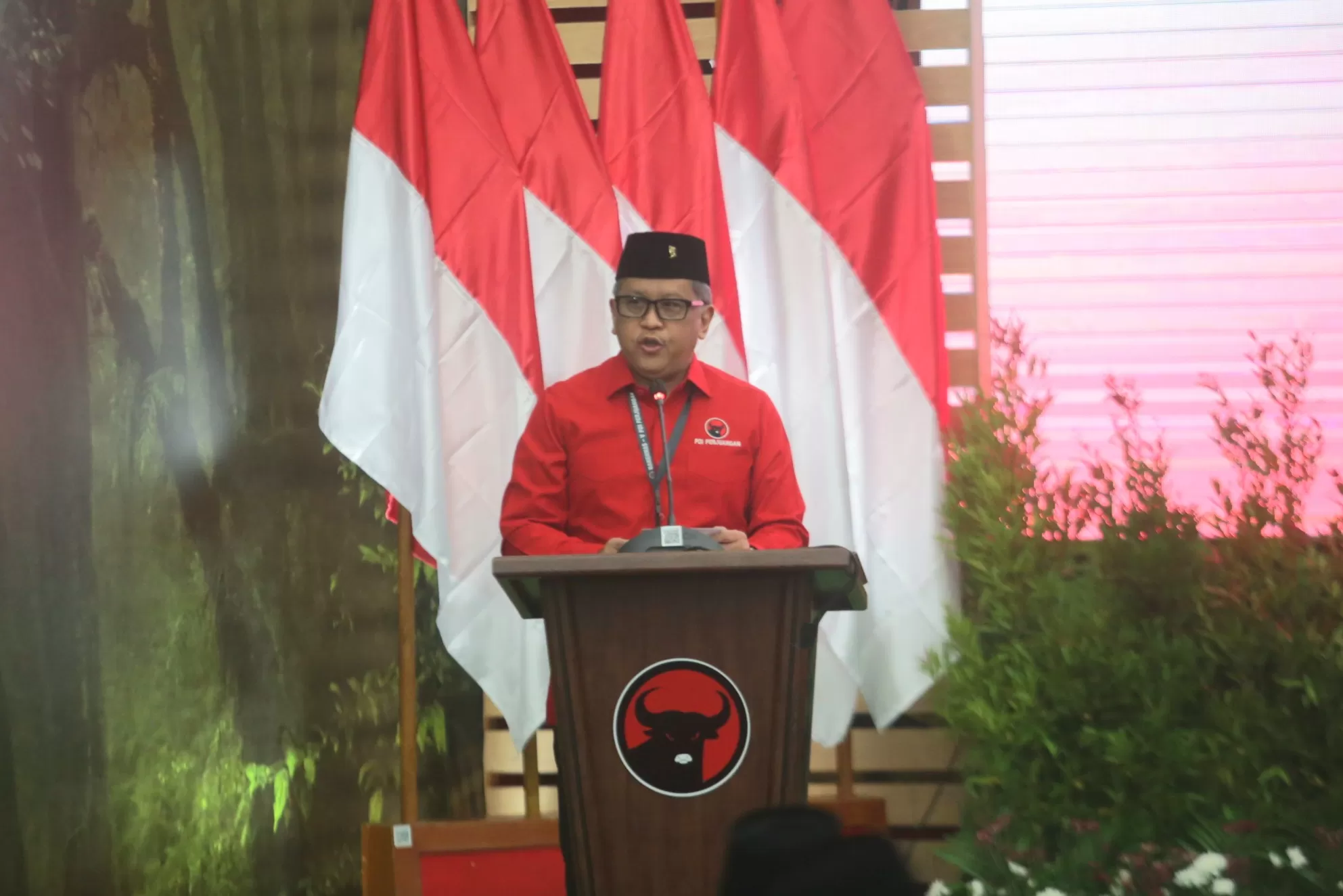 BUKA PELUANG: Sekjen PDIP Hasto Kristiyanto mengatakan partai masih memungkinkan koalisi PKB, namun masih menunggu hasil muktamar PKB. (Dery Ridwansah/ JawaPos.com)