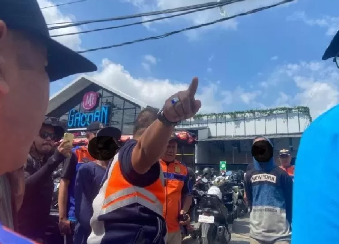 ISTIMEWA LANGGAR ATURAN. Dishub Samarinda amankan sejumlah jukir yang menarik pungutan parkir kepada pengujung.
