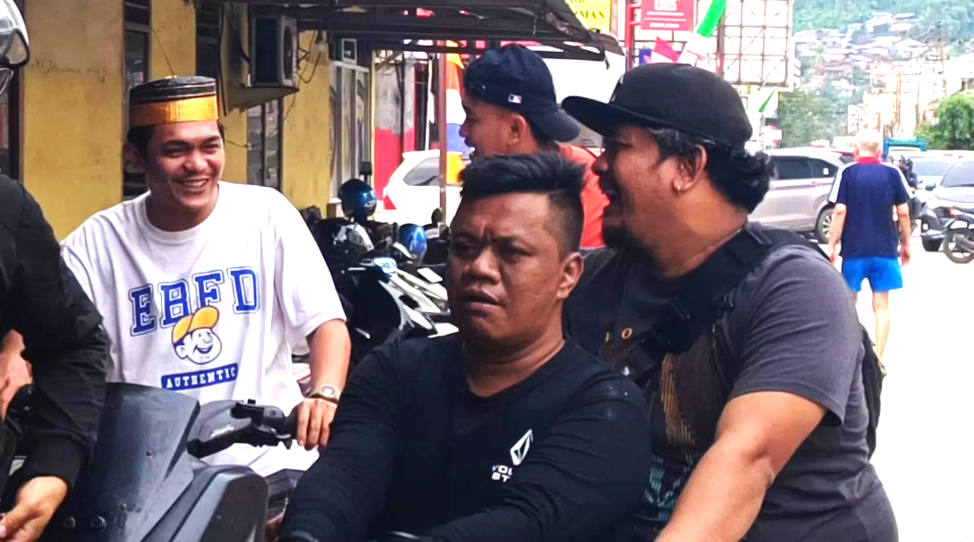 ISTIMEWA PREMAN: Kasus pemalakan di Jembatan Achmad Amins terhadap mobil box yang sempat viral ditangkap. Pelakunya adalah Agus, 35 tahun (kedua kanan).
