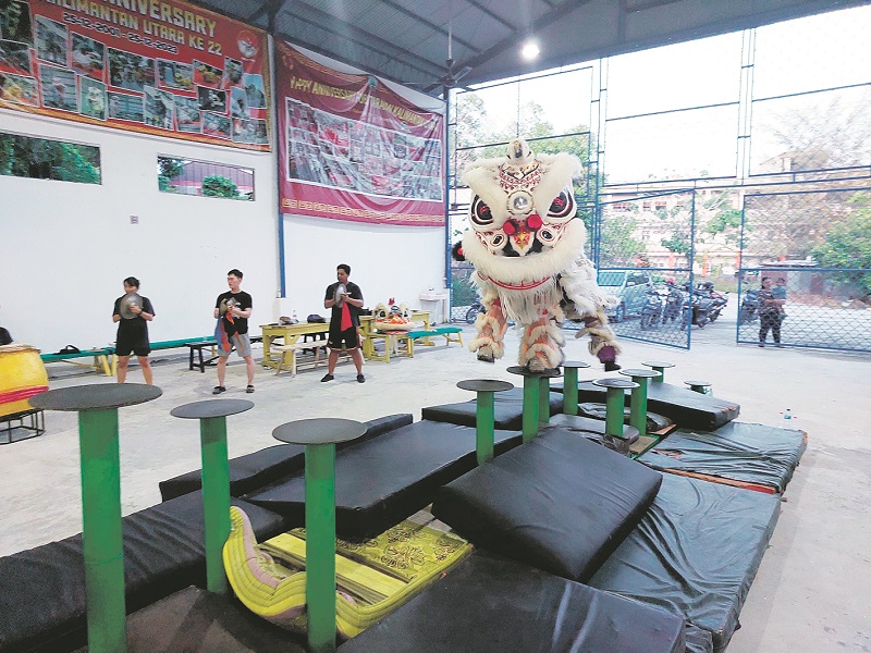 FOTO: ELIAZAR/RADAR TARAKAN SIAP BERTANDING: Tim barongsai Kaltara akan berangkat duluan ke Medan untuk bertanding.