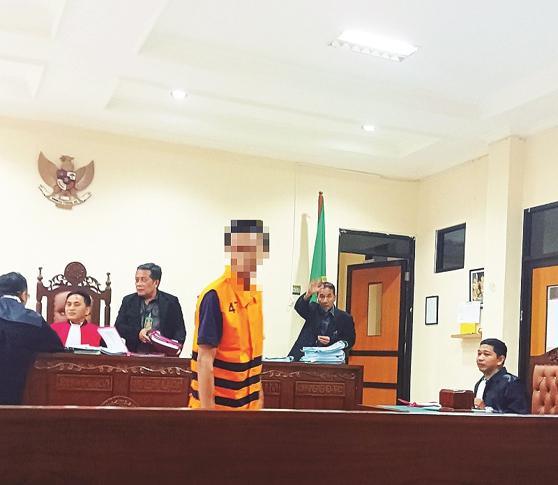 SYAHRUL/KP BERNAPAS LEGA: Terdakwa langsung menerima putusan sidang karena mendapat keringanan dari majelis hakim.