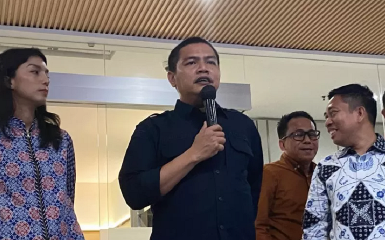 TERIMA HASIL: Ketua KPU DKI Wahyu Dinata dalam konferensi pers di RSUD Tarakan, Jakarta, Minggu (1/9/2024). (ANTARA/Luthfia Miranda Putri)
