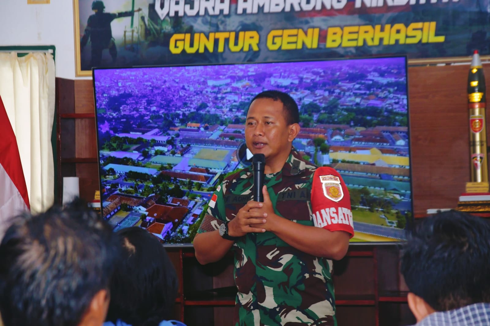 RIKO ADITYA/RADAR TARAKAN BARU MENJABAT: Dansatgas Yon Armed 11/GG Kostrad, Letkol Arm Gde Adhy Surya Mahendra akan melanjutkan tugas Satgas Pamtas di wilayah perbatasan Nunukan.