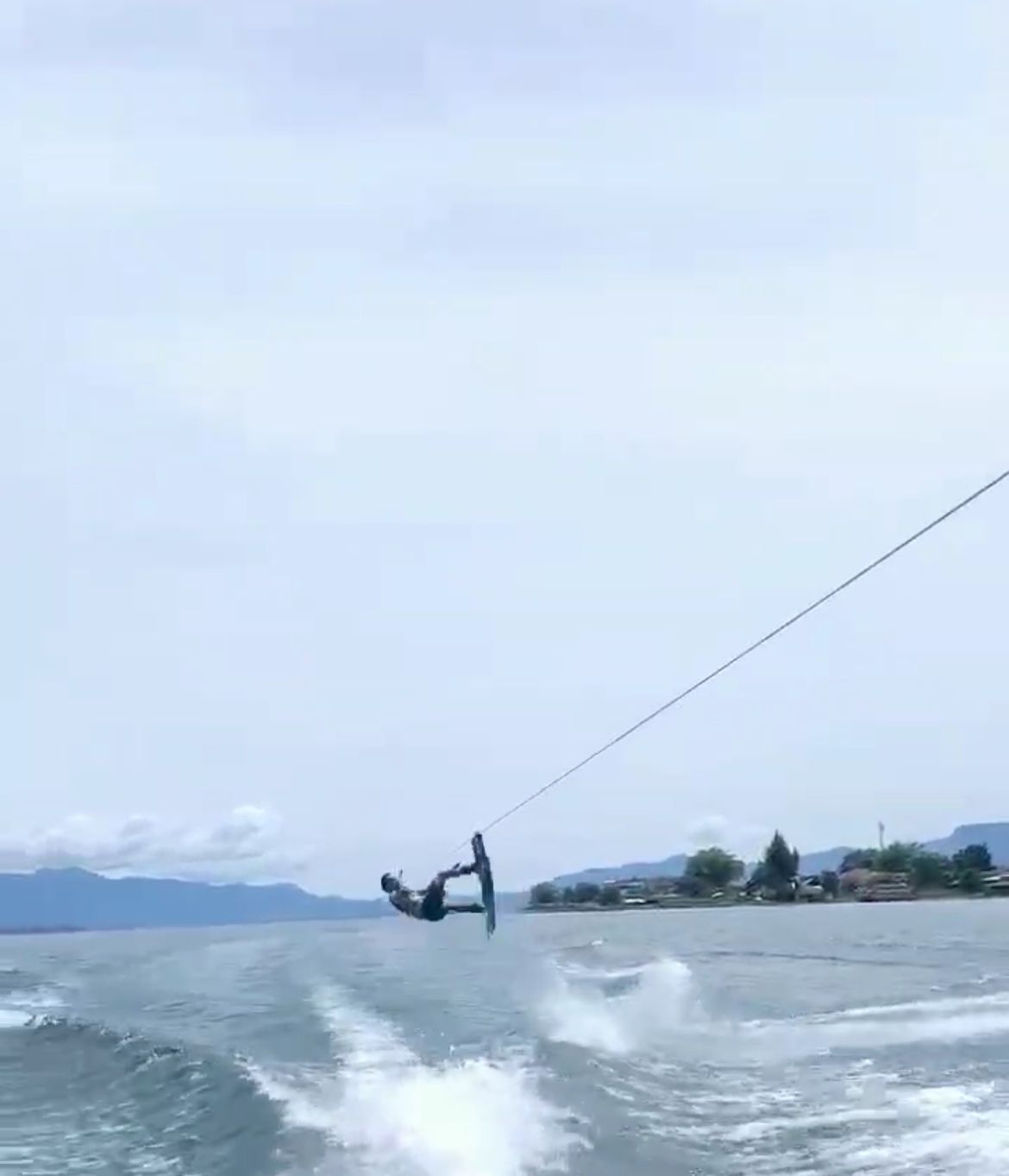 ISTIMEWA UJI VENUE: Atlet ski air Kaltara yang melakukan uji coba venue di Danau Toba.