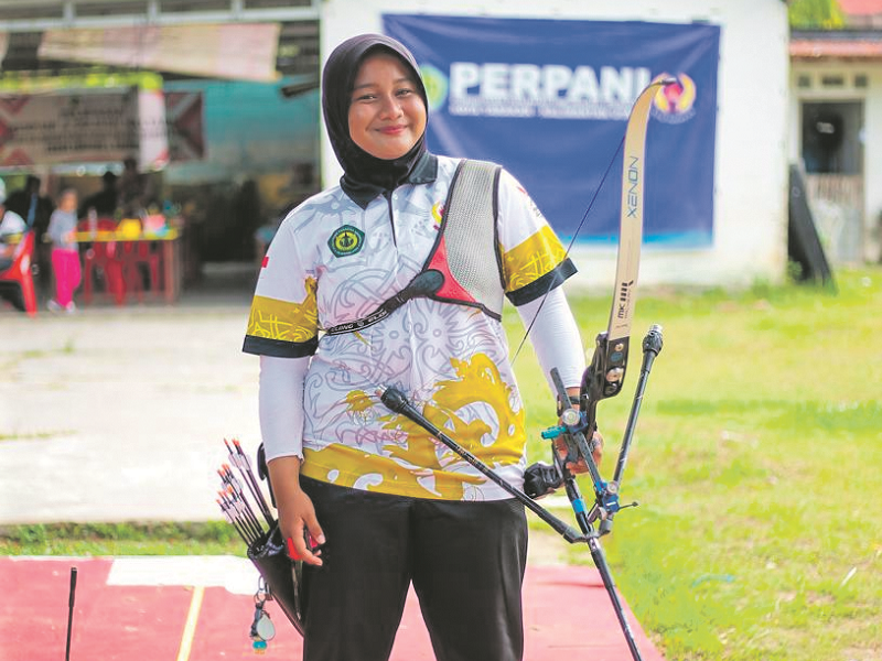 ISTIMEWA BERJUANG: Annisa Devika Sahriati memastikan lolos babak kualifikasi nomor individual recurve putri.