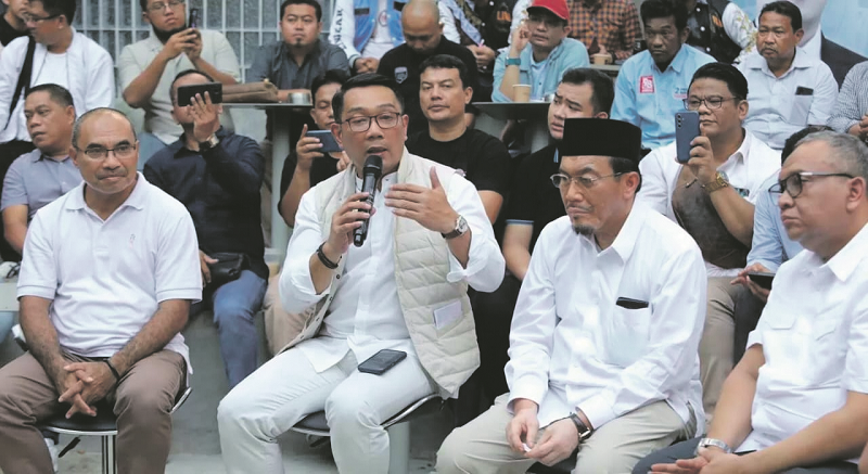 LANJUTKAN: Calon Gubernur DKI Jakarta Ridwan Kamil dan Calon Wakil Gubernur Suswono saat di Kawasan Jakarta. (Fedrik Tarigan/ Jawa Pos)