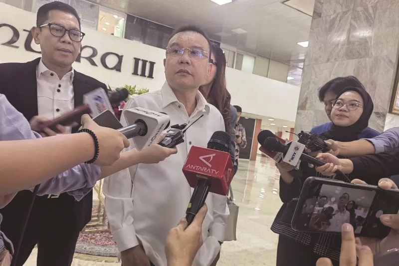SAMPAIKAN PENJELASAN: Wakil Ketua DPR RI sekaligus Ketua Harian DPP Partai Gerindra Sufmi Dasco. (ANTARA/Melalusa Susthira K.)