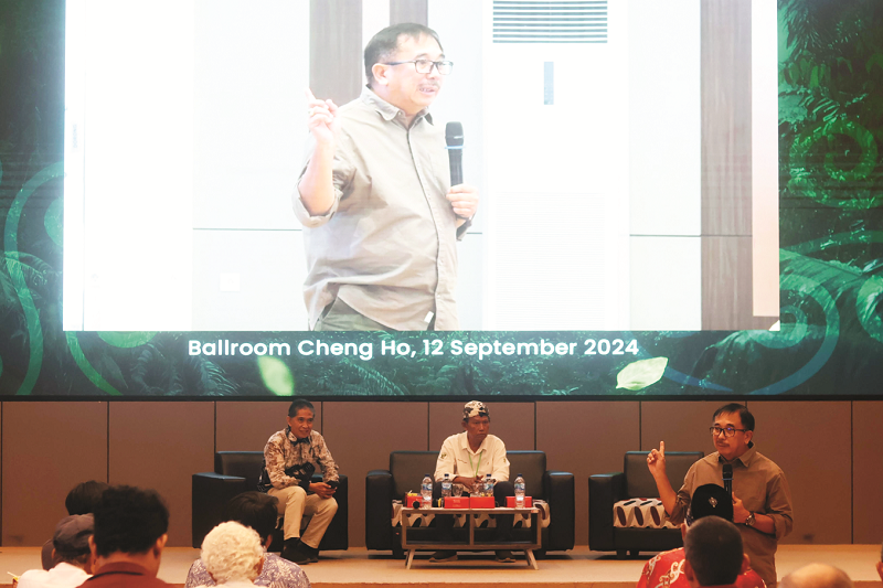 ANGGI PRADITHA/KP SUMBANG SARAN: Wali Kota Balikpapan periode 2011-2021 Rizal Effendi hadir sebagai salah satu pembicara dalam FGD Go Green di Universitas Mulia, Kamis (12/9).