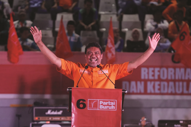 GABUNG PEMERINTAH: Presiden Partai Buruh Said Iqbal menyampaikan pidatonya dalam peringatan Tiga Tahun Kebangkitan Klas Buruh di Istora, kompleks Gelora Bung Karno, Senayan, Jakarta, Rabu (18/9/2024)