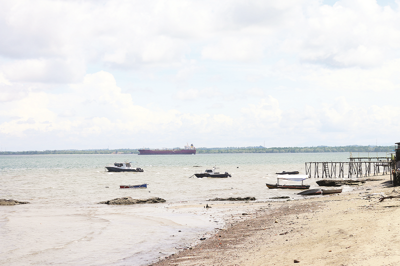 ANGGI PRADITHA/KP TERUS DIKAJI: Dengan ketiadaan sungai, opsi penggunaan air laut sebagai air baku bagi PTMB terus dimatangkan. Selain soal investasi, juga fokus kepada harga air yang layak dijual