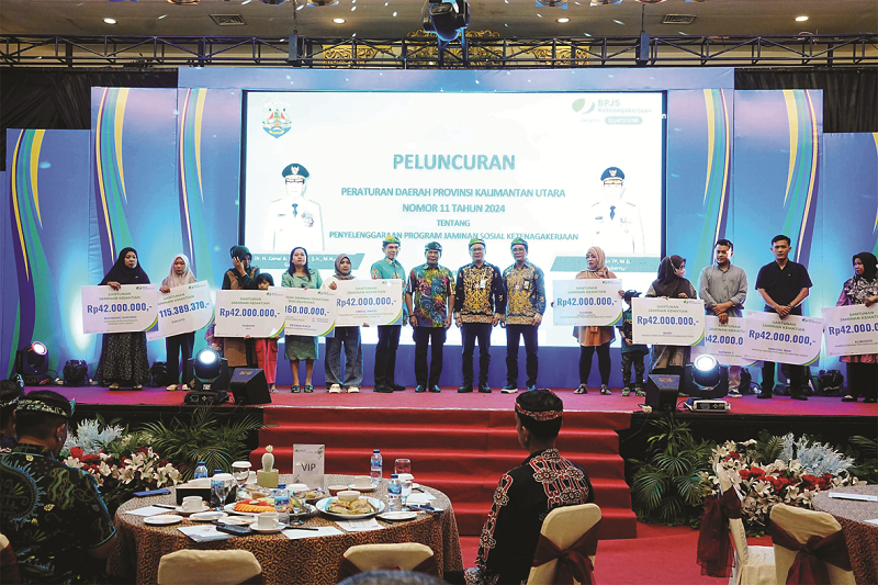 PELUNCURAN: Gubernur Kaltara, Dr. H. Zainal A. Paliwang, SH, M.Hum, saat meluncurkan dan meresmikan Peraturan Daerah (Perda) Nomor 11 Tahun 2024 Tentang Penyelenggaraan Program Jaminan Sosial Ketenaga