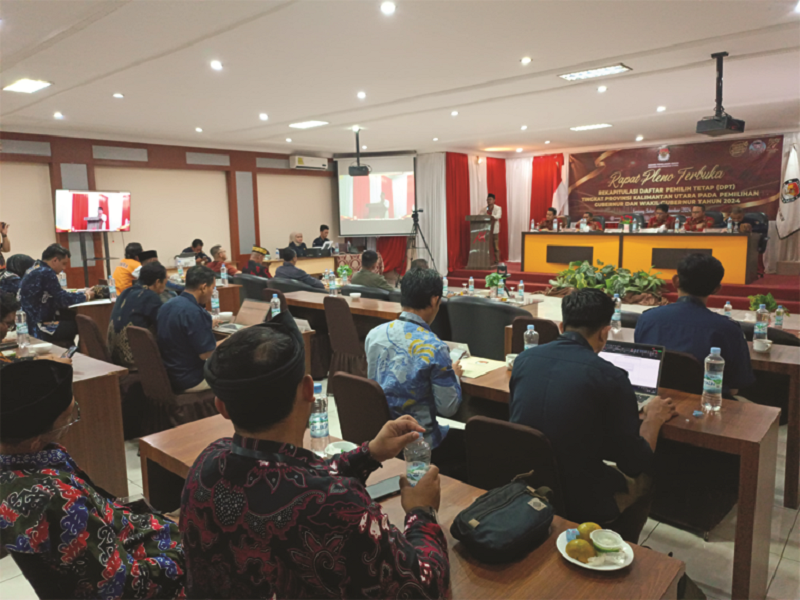 IWAN K/RADAR KALTARA BERTAMBAH: Ketua KPU Kaltara, Hariyadi Hamid membuka rapat pleno terbuka rekap DPT untuk Pilkada Kaltara 2024.