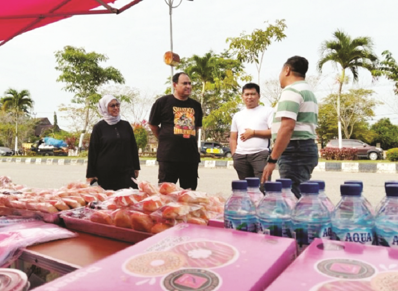 ISTIMEWA CAR FREE DAY: Pj Bupati PPU Zainal Arifin saat menghadiri kegiatan Car Free Day (CFD) yang rutin digelar di sepanjang Gerbang Madani Kilometer 09, Nipah-Nipah, Sabtu (21/9).