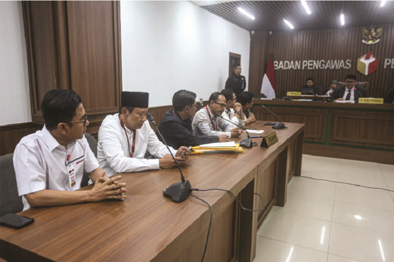 LEGISLATIF: Caleg terpilih dari PKB Irsyad Yusuf (kanan) dan Ahmad Ghufron Siraj (kiri) saat mengikuti sidang putusan Badan Pengawasan Pemilu di Gedung Bawaslu RI, Jakarta, Jumat (27/9/2024).