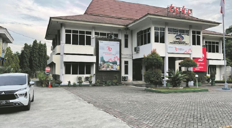 Restu/KP TEMPAT KERJA SEMENTARA: Gedung BPKP Kaltim yang menjadi tempat kerja sementara KPK saat berada di Kaltim. KPK tengah menyelidiki kasus dugaan korupsi izin tambang di Kaltim.