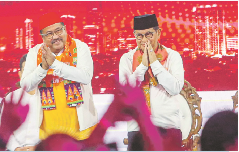 MENUJU KOTA GLOBAL: Pasangan calon Gubernur-Wakil Gubernur DKI Jakarta nomor urut tiga Pramono Anung dan Rano Karno mengikuti debat pertama pasangan Calon Gubernur dan Wakil Gubernur DKI Jakarta tahun
