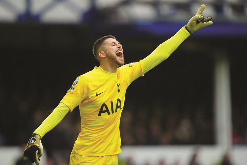 AP Photo/Jon Super HARGA SELANGIT: Aksi Guglielmo Vicario dalam laga Premier League antara Everton vs Tottenham.