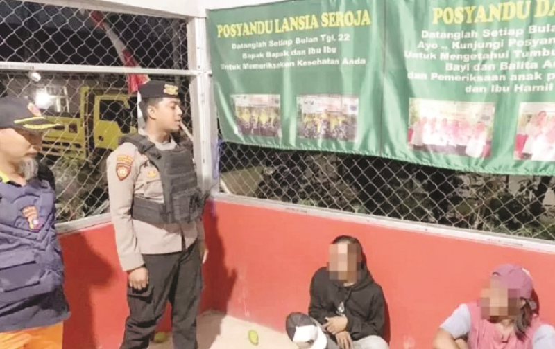ISTIMEWA TERCIDUK: En, Df dan Jn diamankan anggota Patroli Beat 110 usai kepergok mencuri mangga.
