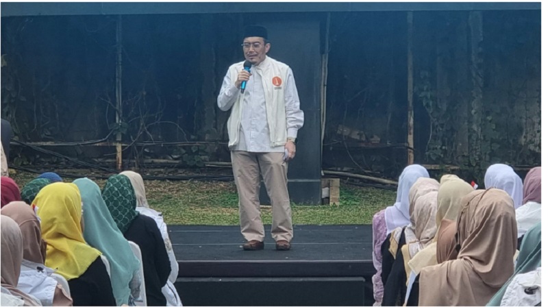 DUKUNGAN: Ratusan emak-emak yang tergabung dalam majelis taklim-majelis taklim di Jakarta menyatakan dukungan terhadap paslon Ridwan Kamil-Suswono. (IST)
