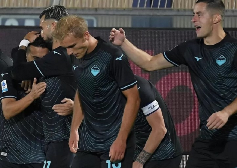 FOOTBALL ITALIA MENANG TELAK: Selebrasi pemain Lazio usai menang besar lawan Como.