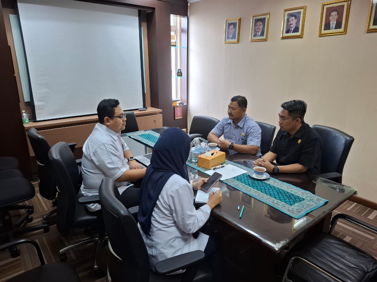 DOK DPRD NUNUKAN BERDISKUSI: Komisi II DPRD Nunukan juga bertemu Bappebti RI membahasa budidaya rumput laut di Nunukan.