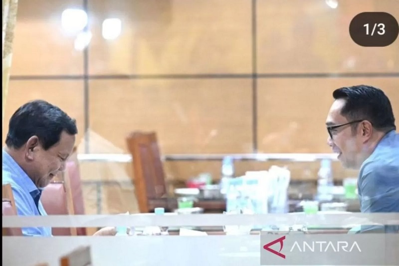 BENTUK DUKUNGAN: Presiden RI Prabowo Subianto saat makan malam dengan Ridwan Kamil di Jakarta. (Instagram @prabowo/Antara)