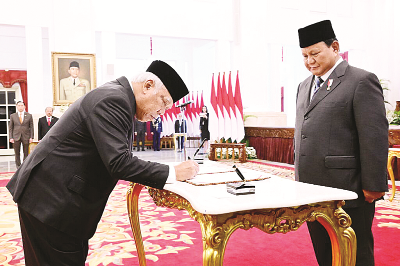 SEKRETARIAT PRESIDEN KOSONG 2 MINGGU: Mantan Menteri PUPR Mochamad Basuki Hadimuljono dilantik Presiden Prabowo Subianto di Istana Negara, Jakarta, Selasa (5/11).