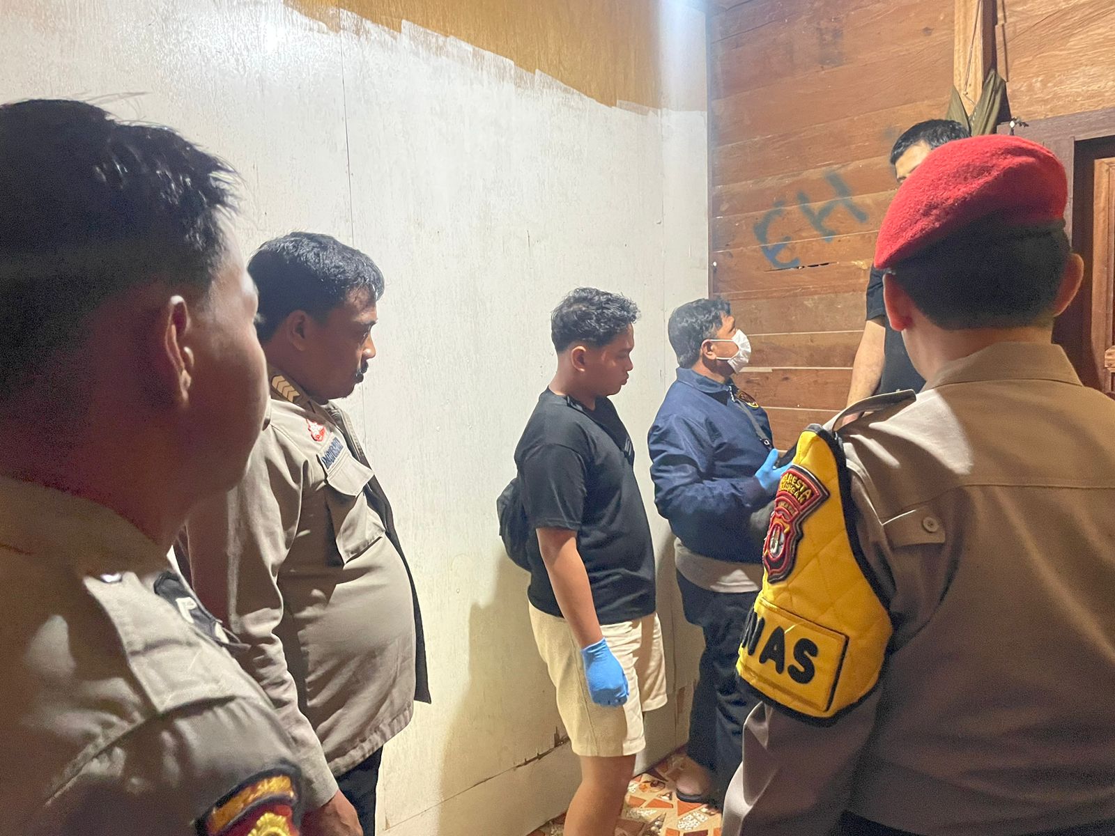 Istimewa GEGERKAN WARGA : Warga di Ibu Kota Kalimantan Utara (Kaltara) Tanjung Selor, tepatnya di Jalan Duku digegerkan dengan peristiwa penemuan mayat yang diduga gantung diri pada Minggu (10/11/2024
