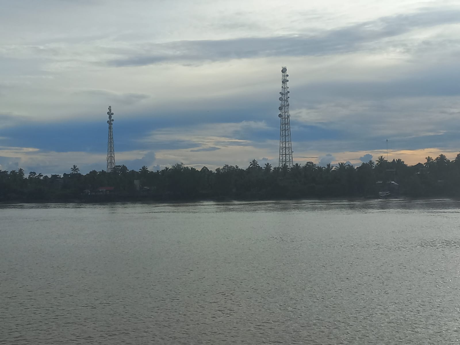 GANDENG PROVIDER: Upayakan semua desa mendapatkan jaringan seluler dan internet secara maksimal.