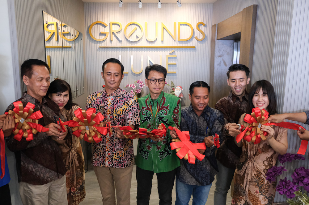 Gunting pita tandai grand opening Hotel By Dcalia dan Grounds Lune Malinau, Jumat ( 22/11) Foto : Idris Refansyah