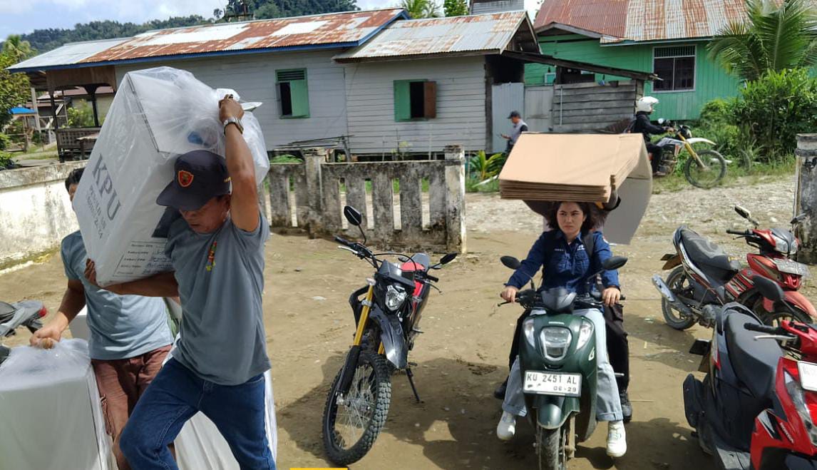 KPU BULUNGAN DEMOKRASI: Proses pendistribusoan logiatik Pilkada 2024 di Bulungan.