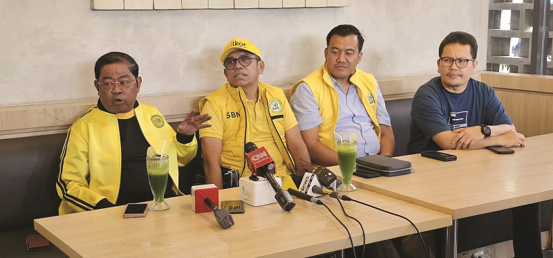 PILKADA: Wakil Ketua Umum Partai Golkar Idrus Marham bersama Kepala Badan Saksi Nasional Partai Golkar (BSNPG) Syahmud Basri Ngabalin di kawasan Senayan, Jakarta Pusat, Rabu (27/11). (Ridwan/JawaPos.c