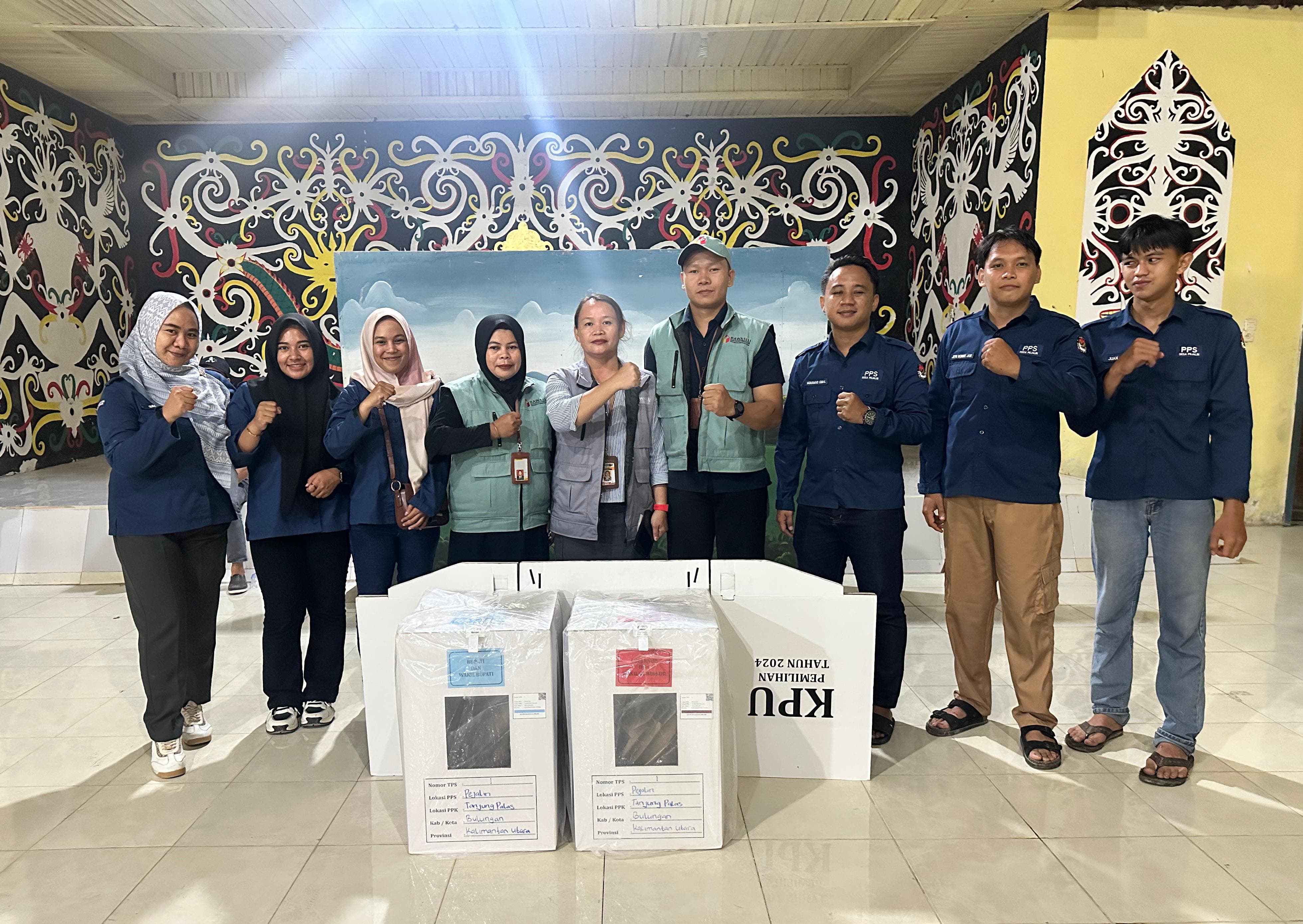 IST REKAPITULASI: Penyerahan logistik Pilkada 2024 di Bulungan dari PPS ke PPK usai pungut hitung suara.