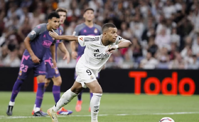 REUTERS/Guille Martinez KRISIS: Gagalnya Kylian Mbappe mengeksekusi penalti dalam kekalahan 0-2 dari Liverpool pada laga Liga Champions, membuatnya mengalami krisis kepercayaan diri.
