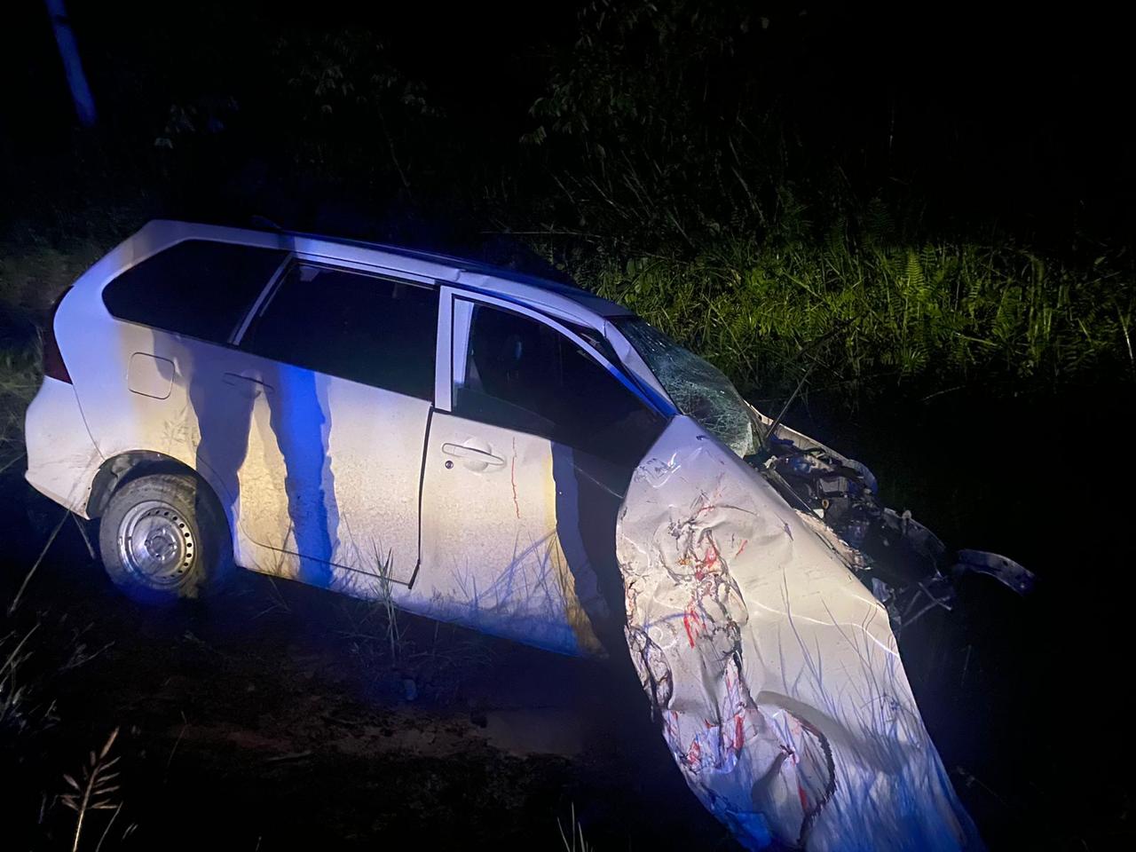 Dokumentasi Polresta Bulungan BERDAMAI : Kecelakaan lalu lintas yang melibatkan Toyota Avanza dan Mitsubishi Truck Tangki terjadi di Jalan Poros Bulungan-Malinau pada Jumat (29/11/2024) diselesaikan