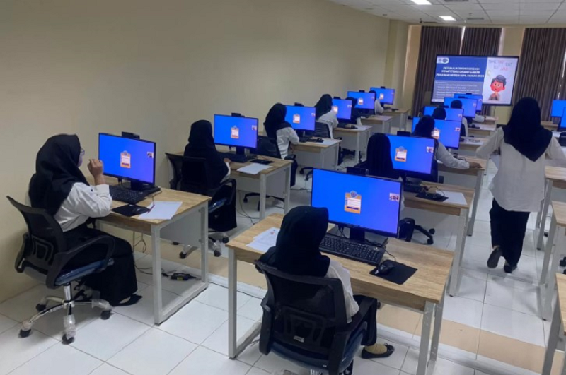 ADIEL KUNDHARA/KP BERSIAP: Sebanyak 1.291 peserta seleksi kompetensi PPPK akan mengeluarkan kemampuannya saat pelaksanaan tahap pertama di Graha Taman Praja, Bontang Lestari melalui CAT.