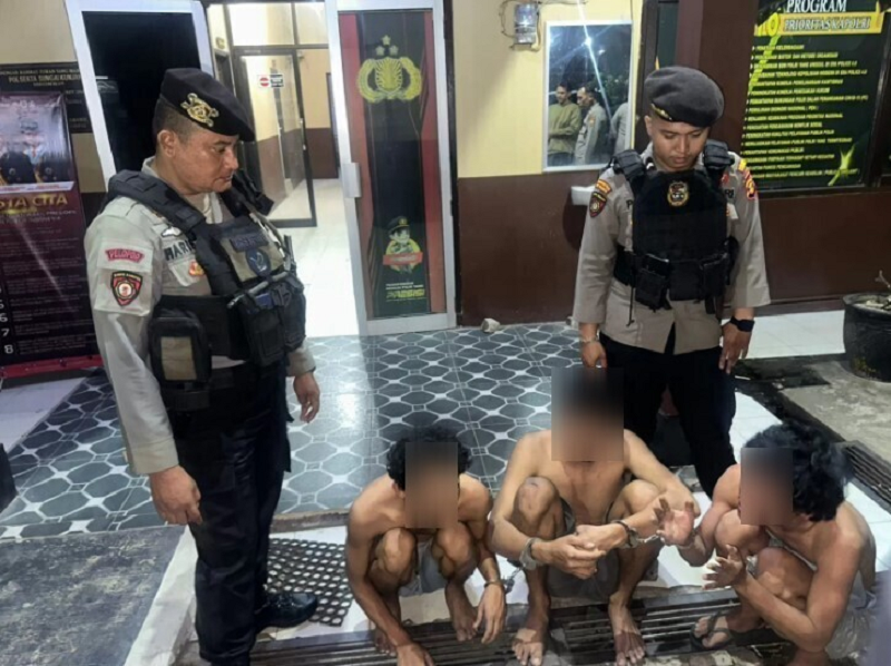 ISTIMEWA APES: Teguh Febriandenata, Febri Murjani, Baso Muhammad Nadir diamankan Patroli Beat 110 dan diserahkan ke Polsek Sungai Kunjang.