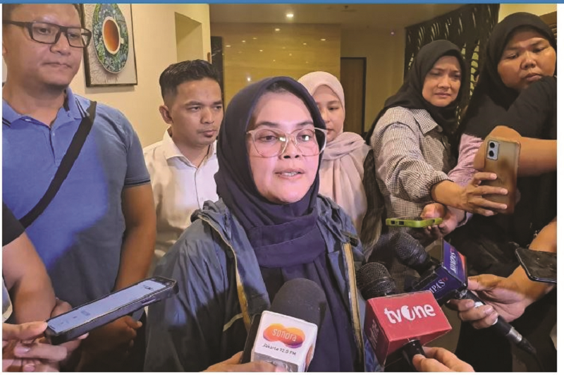PRIHATIN: Anggota Bawaslu RI Lolly Suhenty &nbsp;(Folly Akbar/Jawapos)